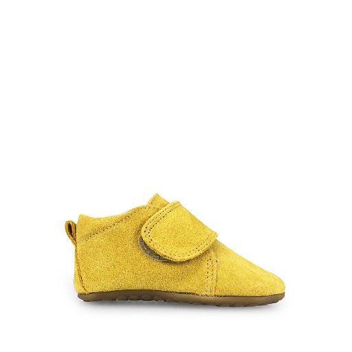 Pompom slippers Leather slipper in suede mustard
