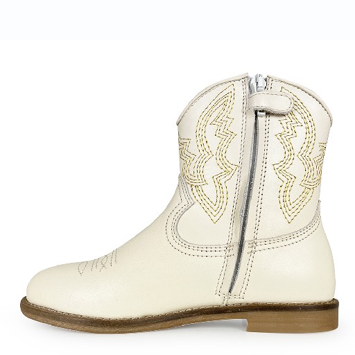 Ocra short boots Eggshell westernboots with gold and silver stitching