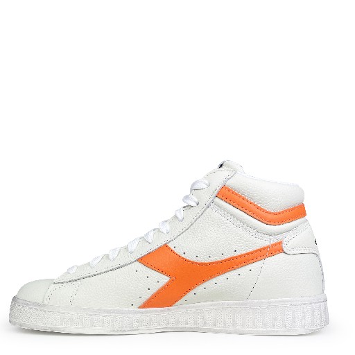 Diadora sneaker Halfhoge witte sneaker met orange logo