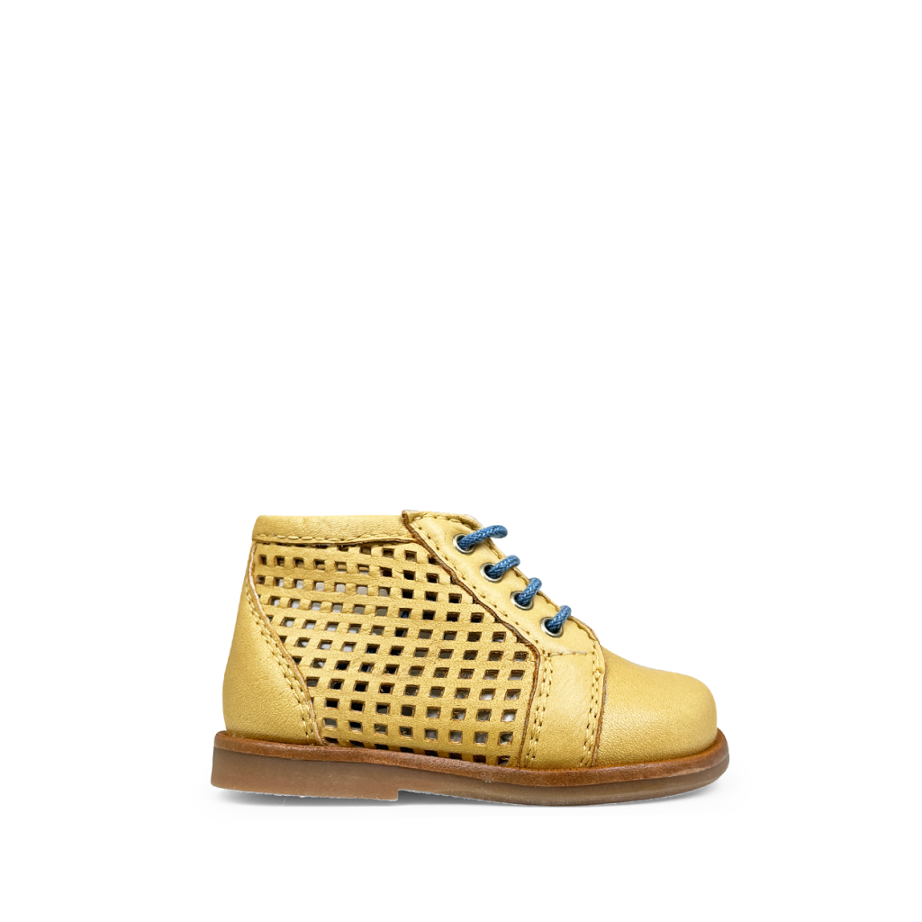 Beberlis - Lace-up shoe in pastel yellow
