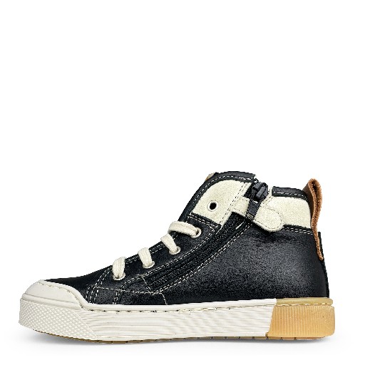 Ocra trainer Black sneaker with white and beige accents