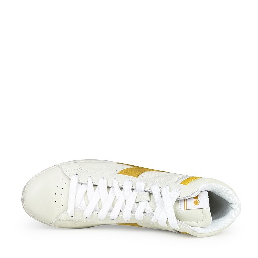 Diadora sneaker Halfhoge witte sneaker met oker logo
