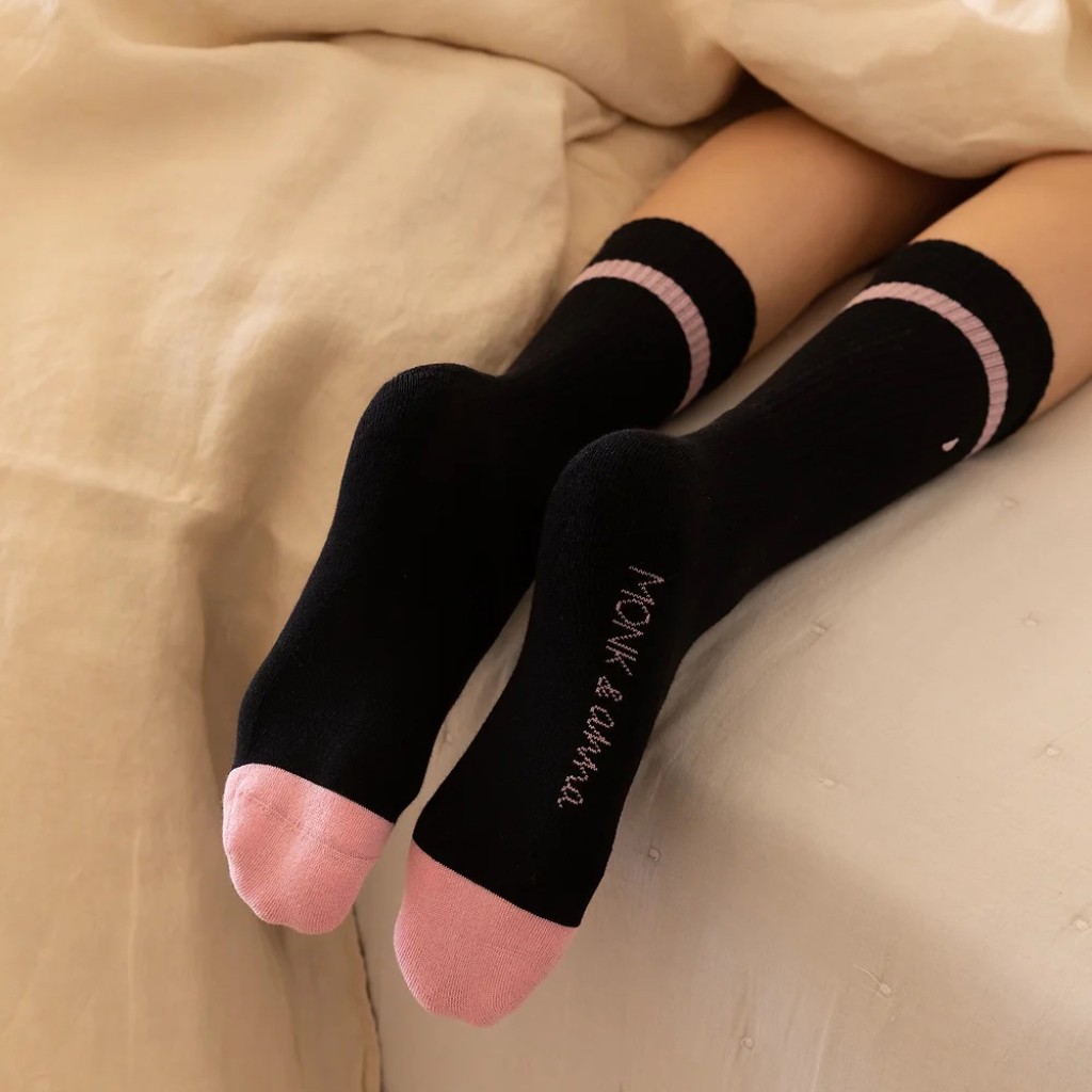 Monk & Anna - Black Sport socks with ribbing.