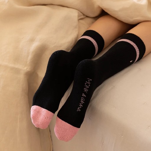 Kinderschoen online Monk & Anna korte kousen Zwarte Sport sokken met ribbel.