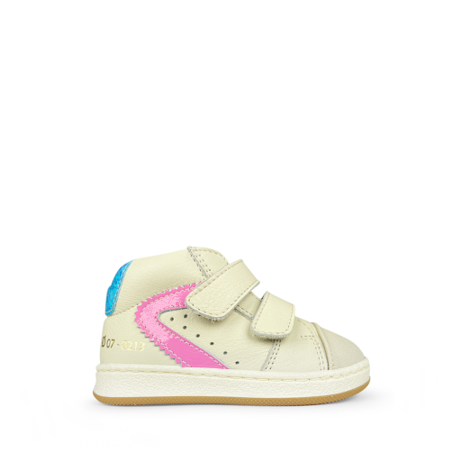Kinderschoen online Ocra sneaker Witte sneaker met roze en blauw accent