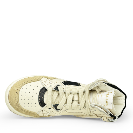 Ocra trainer Mid-height white sneaker with black accent