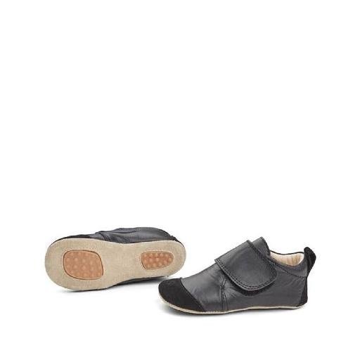 Kinderschoen online Pompom pantoffels Lederen grote pantoffel met velcro in het zwart